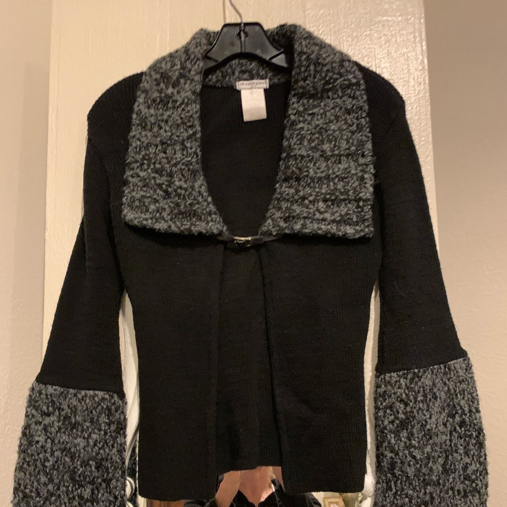 Cute fitted sweater with bell sleeve